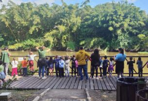 Estudantes da rede municipal de Caraguatatuba participam de vivência sobre oceano e educação ambiental no Parque do Juqueriquerê