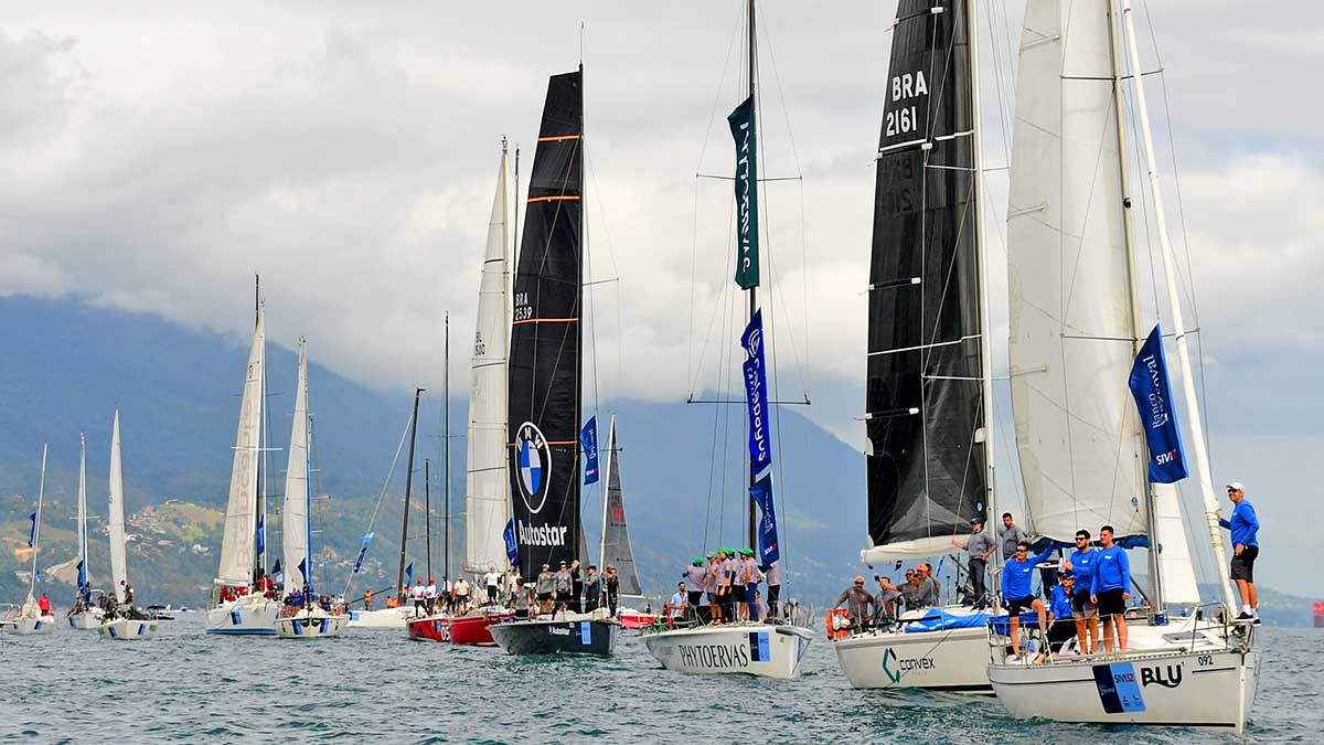 Desfile dos barcos na Vila é um dos destaques da 53ª Semana Internacional de Vela de Ilhabela